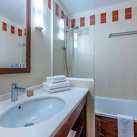 Pierre & Le Belmont Hotel 4*